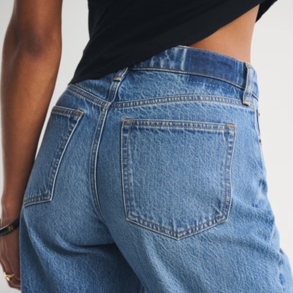 Abercrombie & Fitch Curve Love High Rise Loose Jean Size 14/32 - Picture 4 of 15